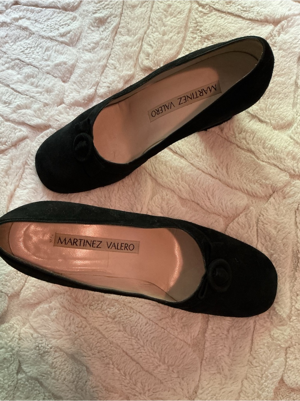 Martinez Valero Black Suede Round-Toe Knot Pumps